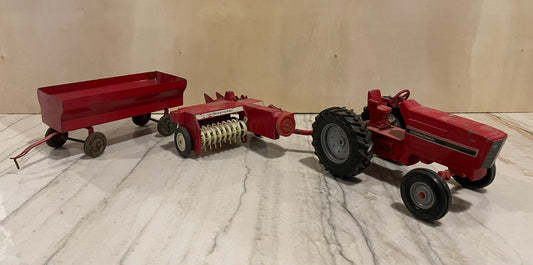 70s Intl’ Tractor, Hay Baler & Wagon